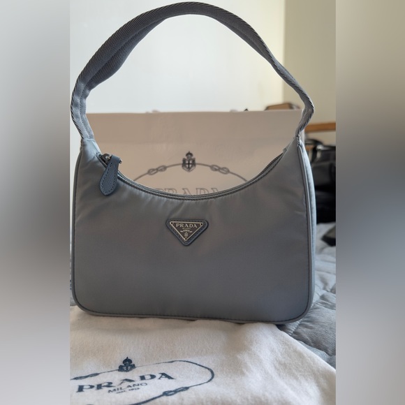 Prada nylon Re-Edition 2000 (astral blue) - Picture 5 of 15